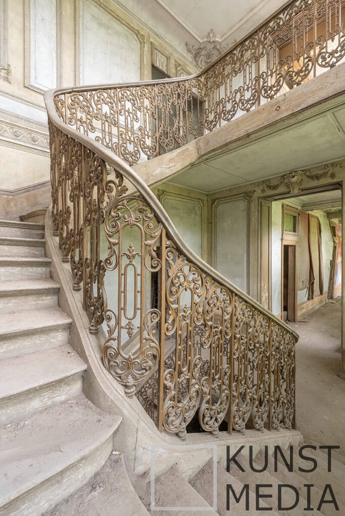 Stairway treasure III – Celina Dorrestein